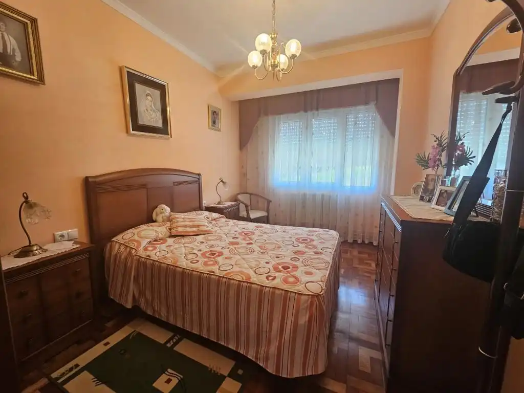 Dormitori de Casa o xalet en venda en Boiro amb Calefacció, Parquet i Terrassa