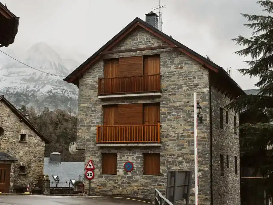 Außenansicht von Wohnungen zur Miete in Sallent de Gállego, Huesca
