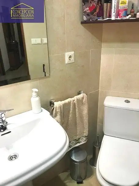 Bany de Apartament de lloguer en Córdoba amb Aire condicionat, Calefacció i Moblat