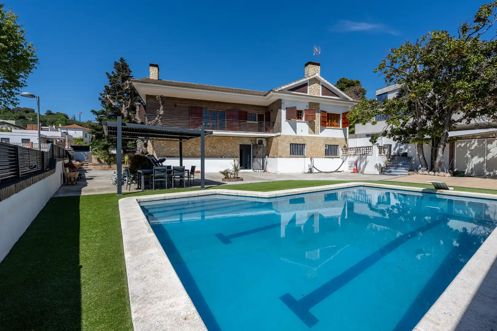 Piscina de Casa o chalet en venta en Tiana con Aire acondicionado, Calefacción y Jardín privado