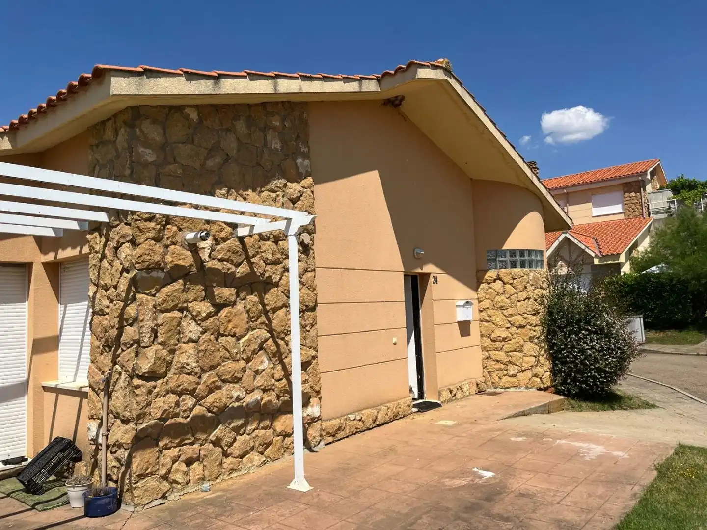 Außenansicht von Residential zum Verkauf in Valverde de la Virgen