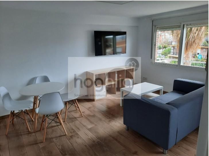 Sala d'estar de Pis de lloguer en  Sevilla Capital amb Aire condicionat i Moblat