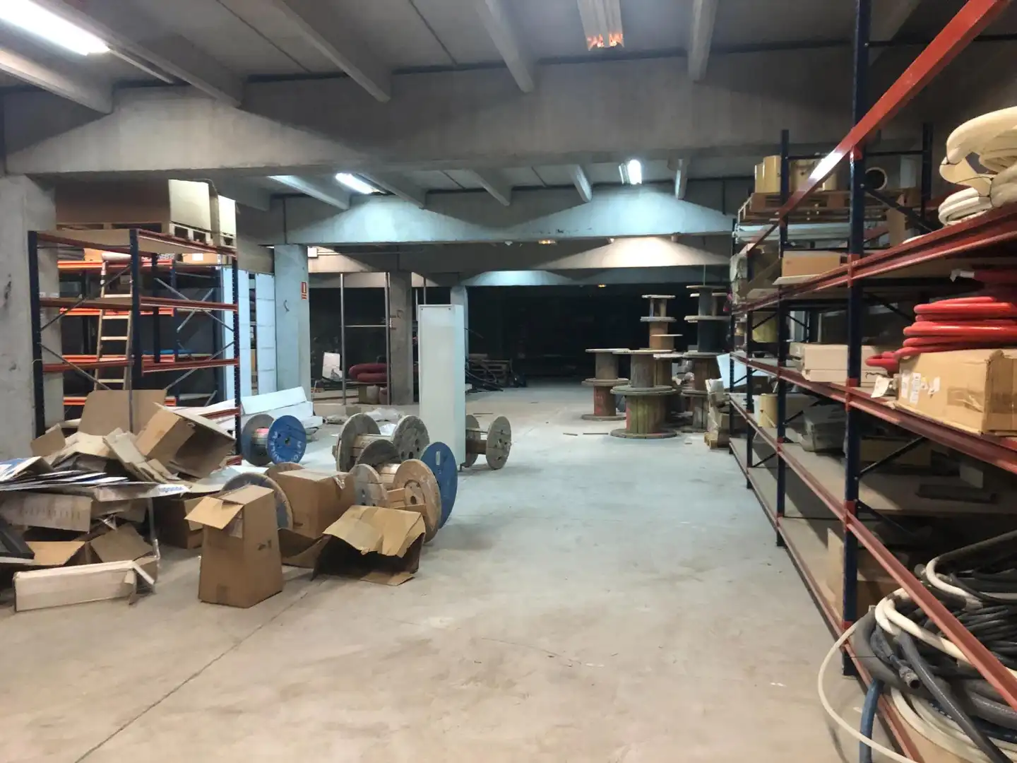 Nau industrial en venda en Abrera