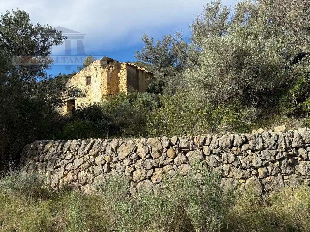 Country house for sale in Poligono 82 Paraje 6 Camp-Redo