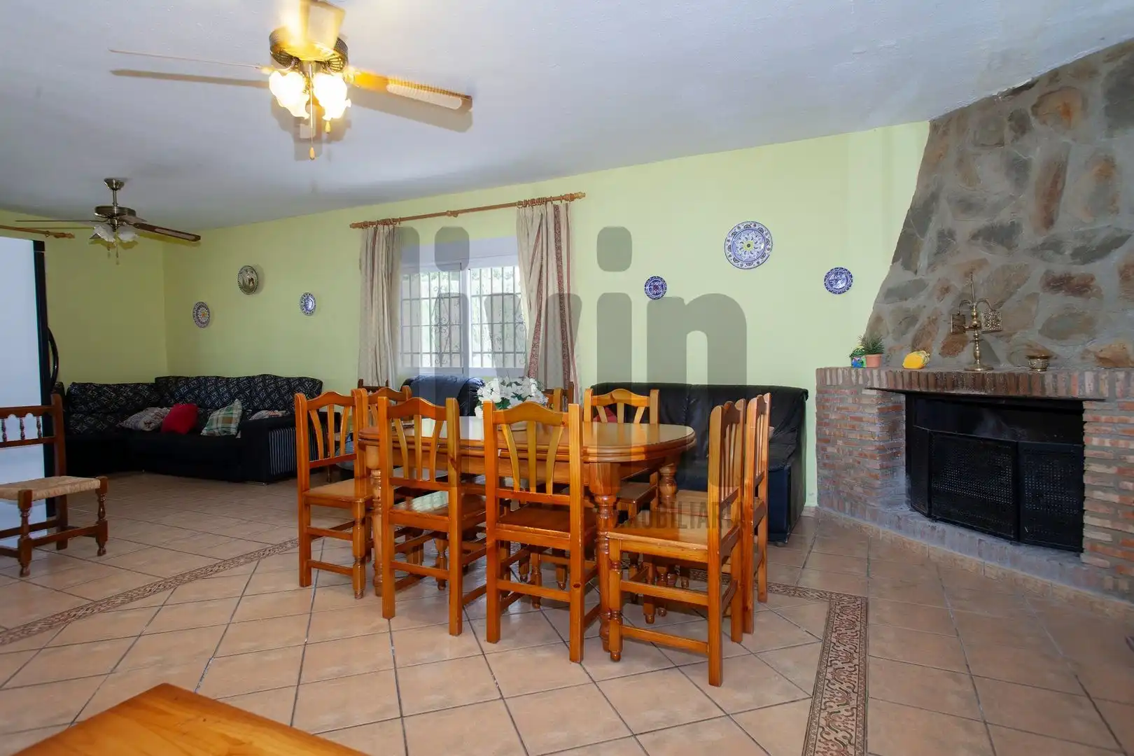 Sala d'estar de Casa o xalet en venda en Jaén amb Aire condicionat, Calefacció i Jardí privat