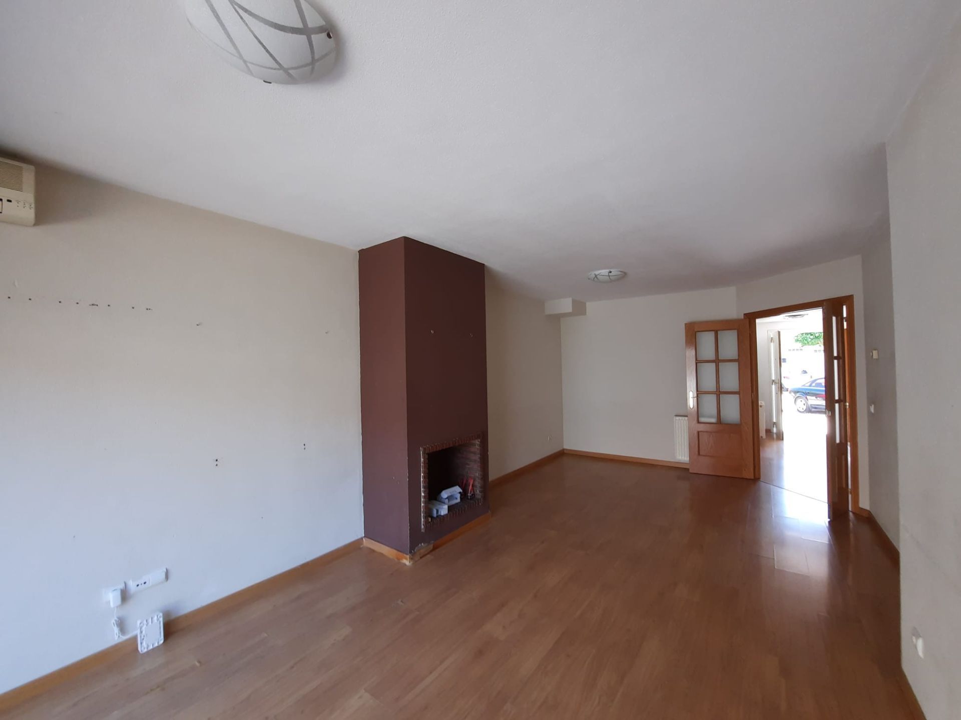 Sala d'estar de Casa adosada en venda en San Martín de la Vega amb Aire condicionat i Piscina comunitària
