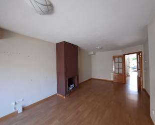 Sala d'estar de Casa adosada en venda en San Martín de la Vega amb Aire condicionat i Piscina comunitària