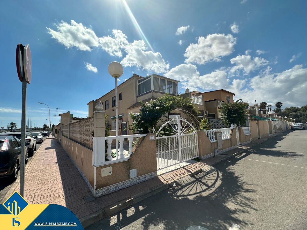 Exterior view of Single-family semi-detached for sale in Torrevieja  with Air Conditioner, Heating and Private garden