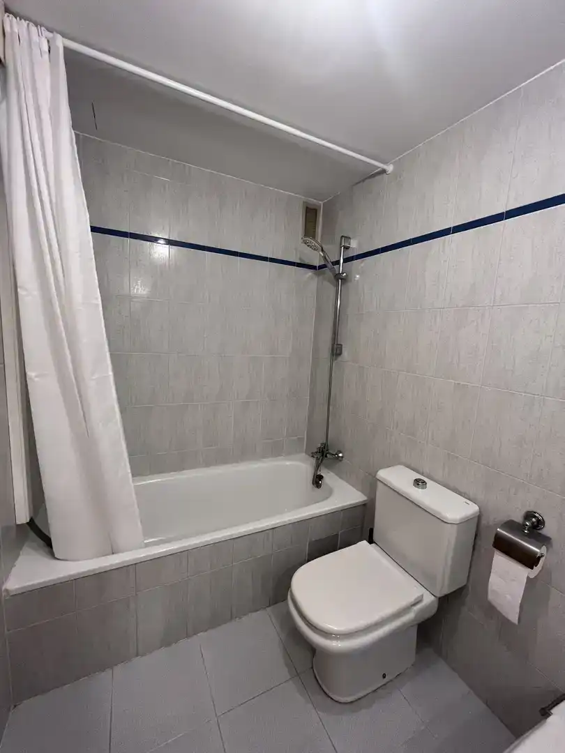 Baño de Piso de alquiler en  Palma de Mallorca con Aire acondicionado, Parquet y Amueblado