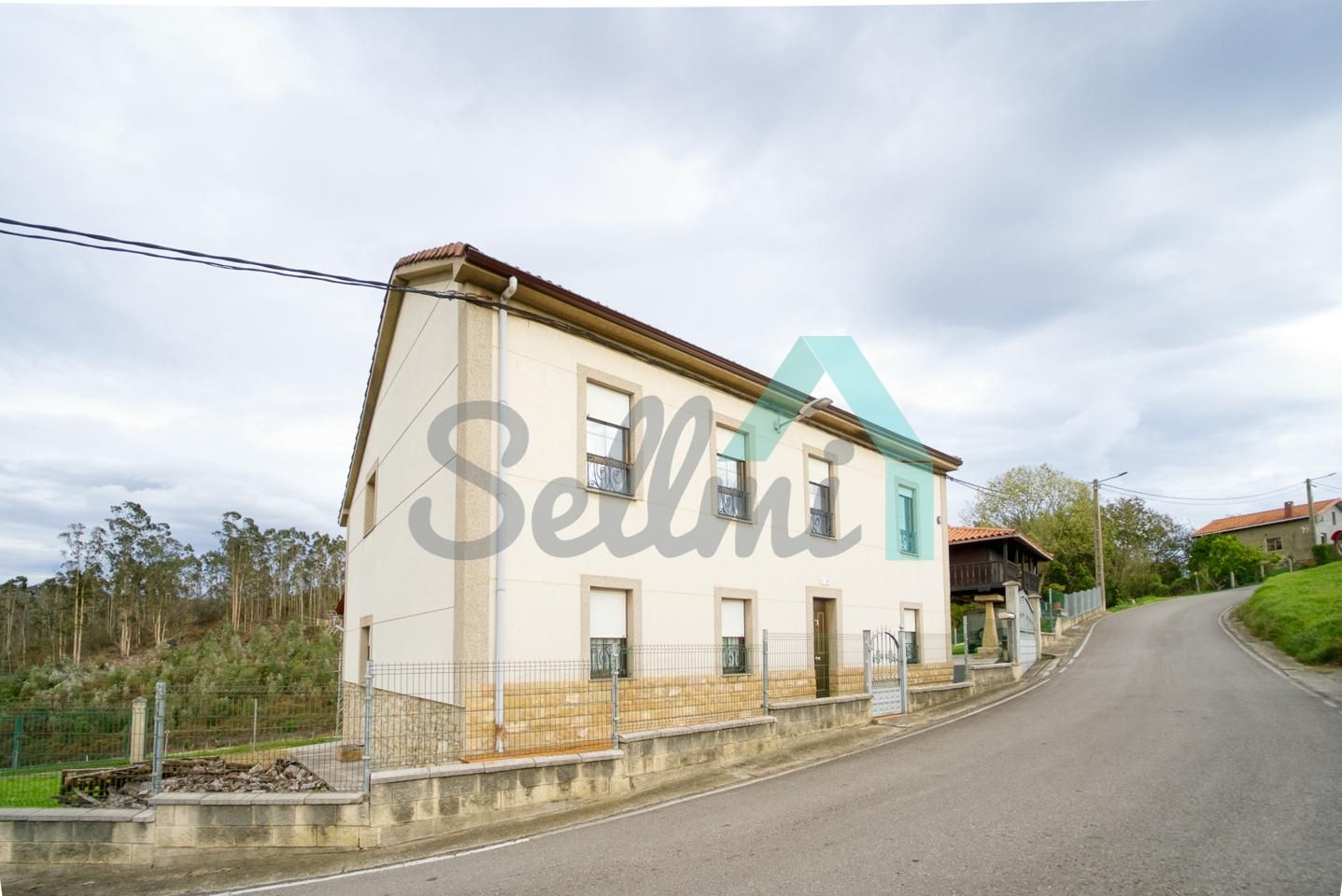 Vista exterior de Casa o xalet en venda en Corvera de Asturias amb Calefacció i Jardí privat