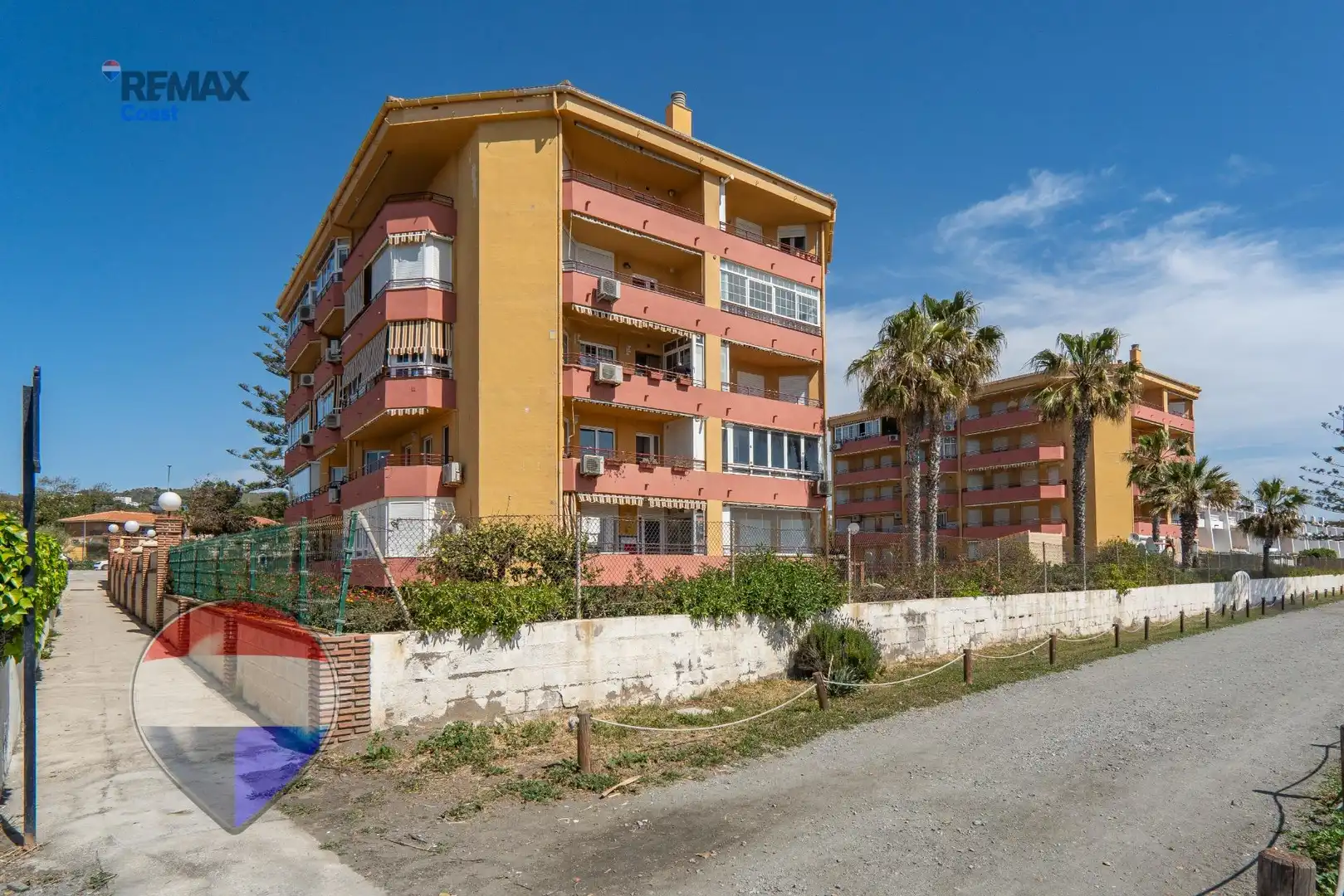 Außenansicht von Wohnung zum Verkauf in Rincón de la Victoria mit Privatgarten, Terrasse und Gemeinschaftspool