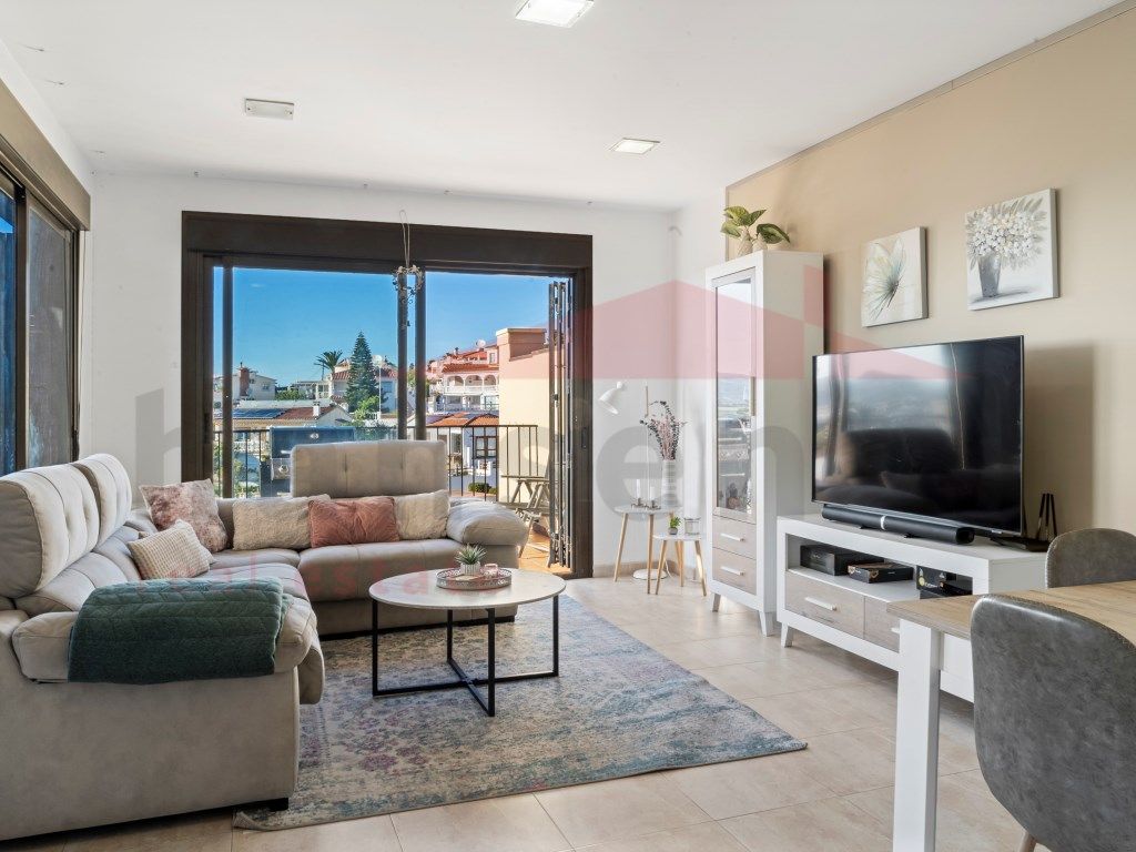 Living room of Single-family semi-detached for sale in Vélez-Málaga  with Terrace, Swimming Pool and Community pool