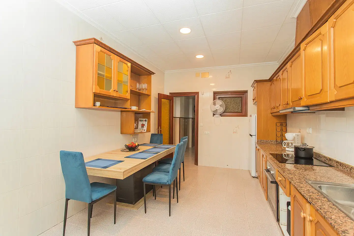 Cocina de Casa adosada en venta en Torrevieja con Aire acondicionado, Amueblado y Horno