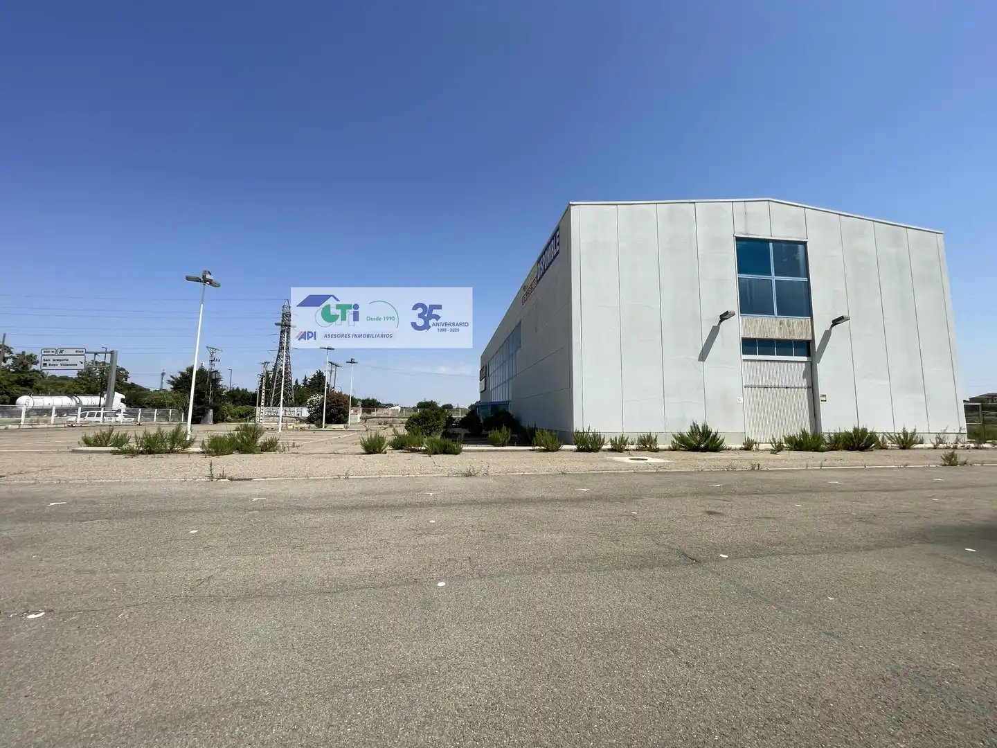 Außenansicht von Fabrikhallen zur Miete in Zaragoza