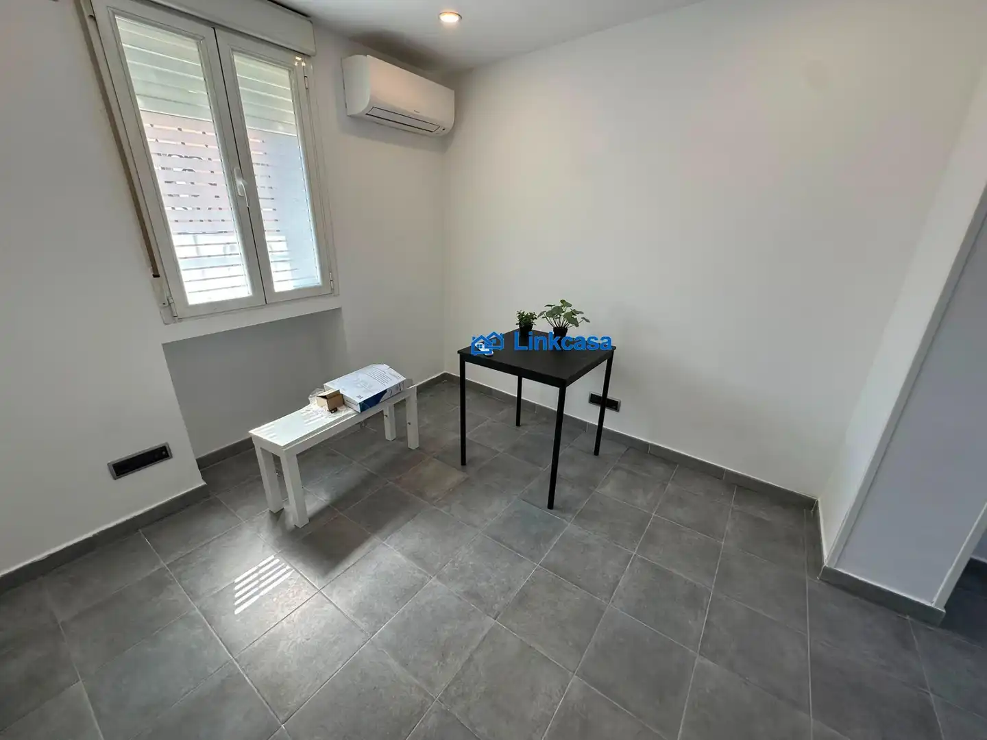 Flat for sale in Madrid  with Air Conditioner, Heating and Furnished
