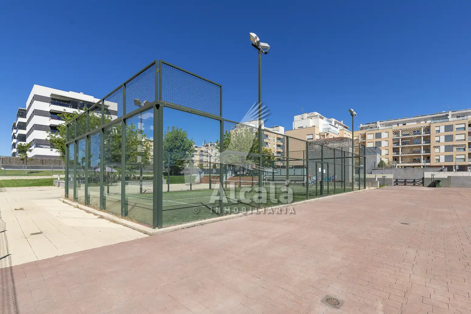 Außenansicht von Wohnung zum Verkauf in Alcalá de Henares mit Klimaanlage, Heizung und Privatgarten