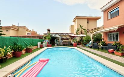 Piscina de Casa o xalet en venda en Riba-roja de Túria amb Aire condicionat i Terrassa