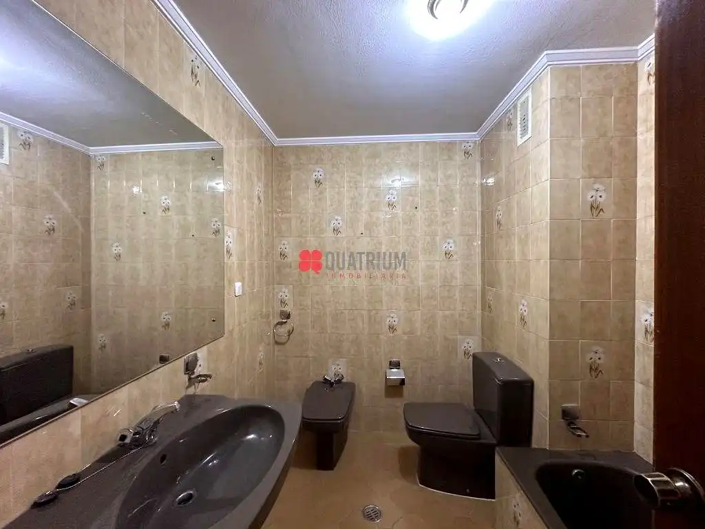 Bathroom of Flat for sale in Ourense Capital   with Heating, Terrace and Storage room