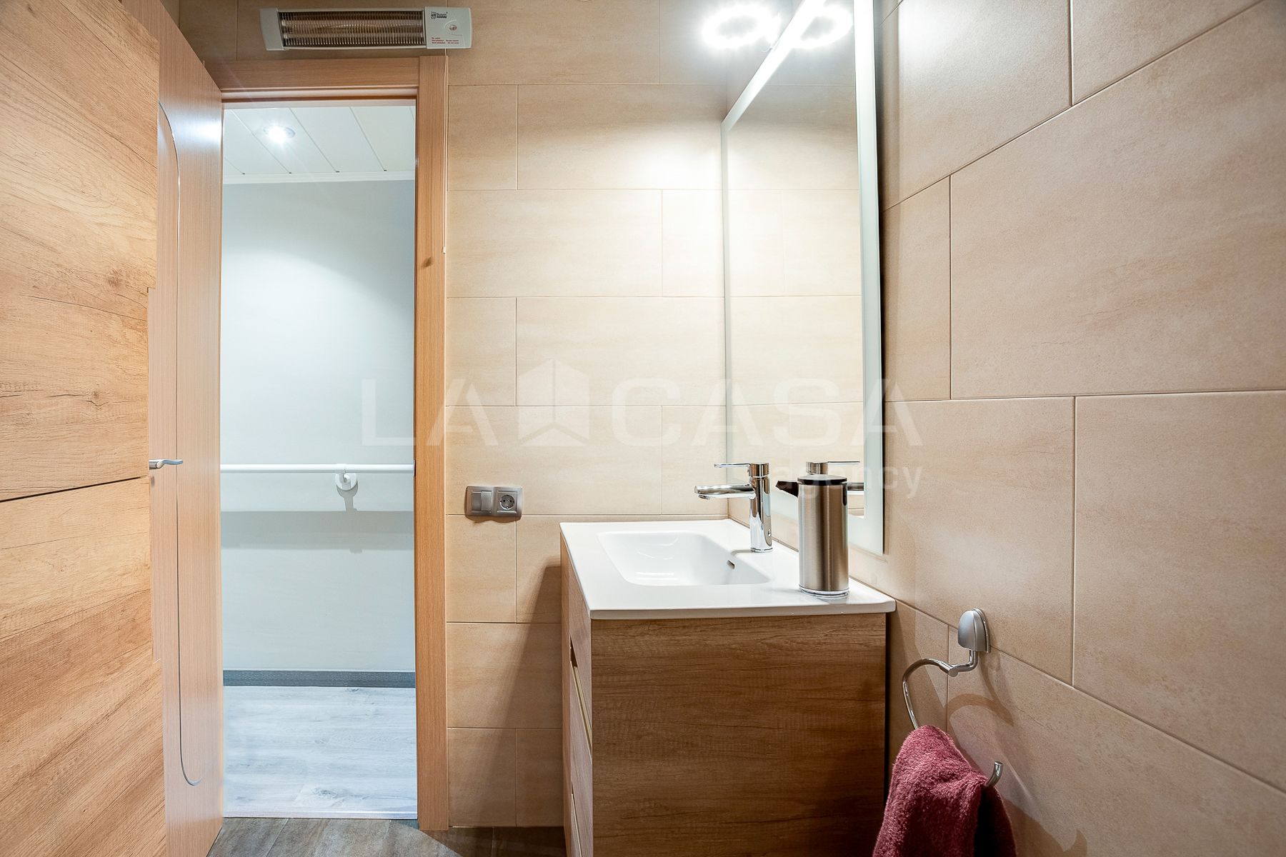 Bathroom of Flat for sale in Paterna  with Air Conditioner, Heating and Parquet flooring