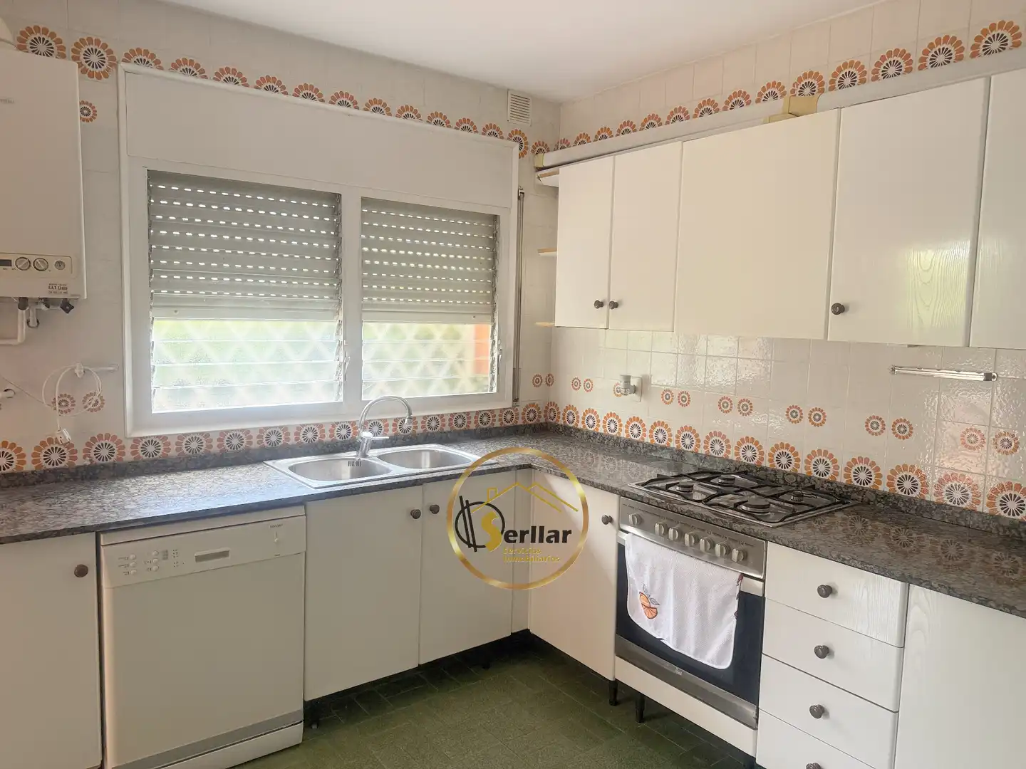 Küche von Erdgeschoss zum Verkauf in Calafell mit Heizung, Privatgarten und Terrasse