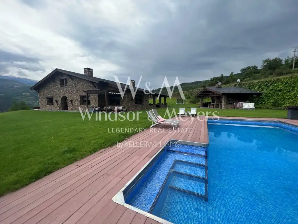 Vista exterior de Casa o xalet en venda en Alàs I Cerc amb Jardí privat i Piscina