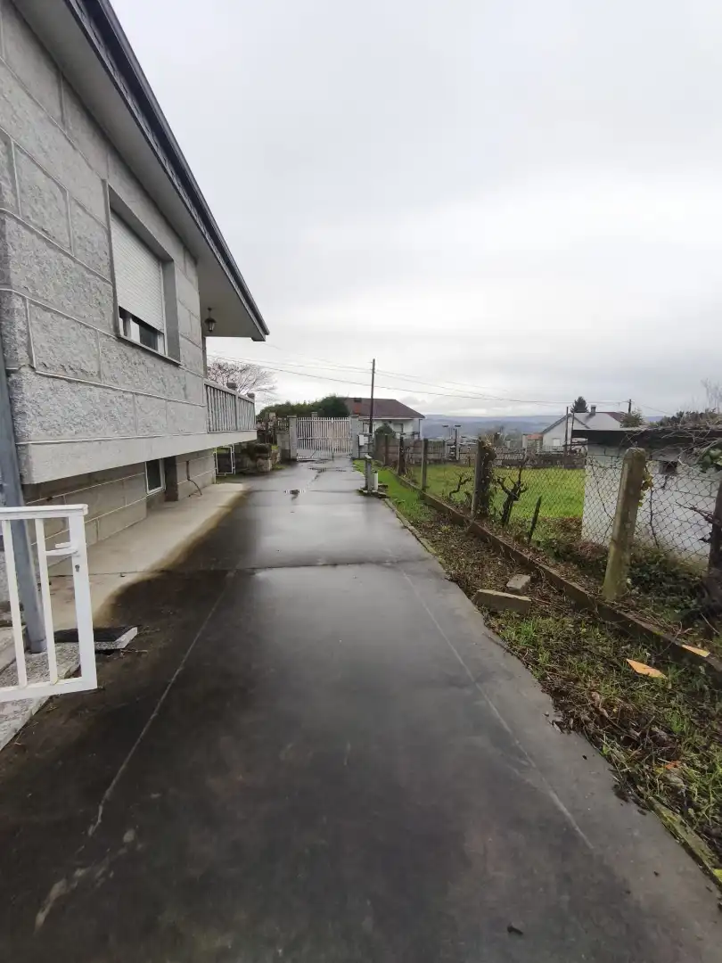 Vista exterior de Casa o chalet en venta en Barbadás con Calefacción, Jardín privado y Parquet