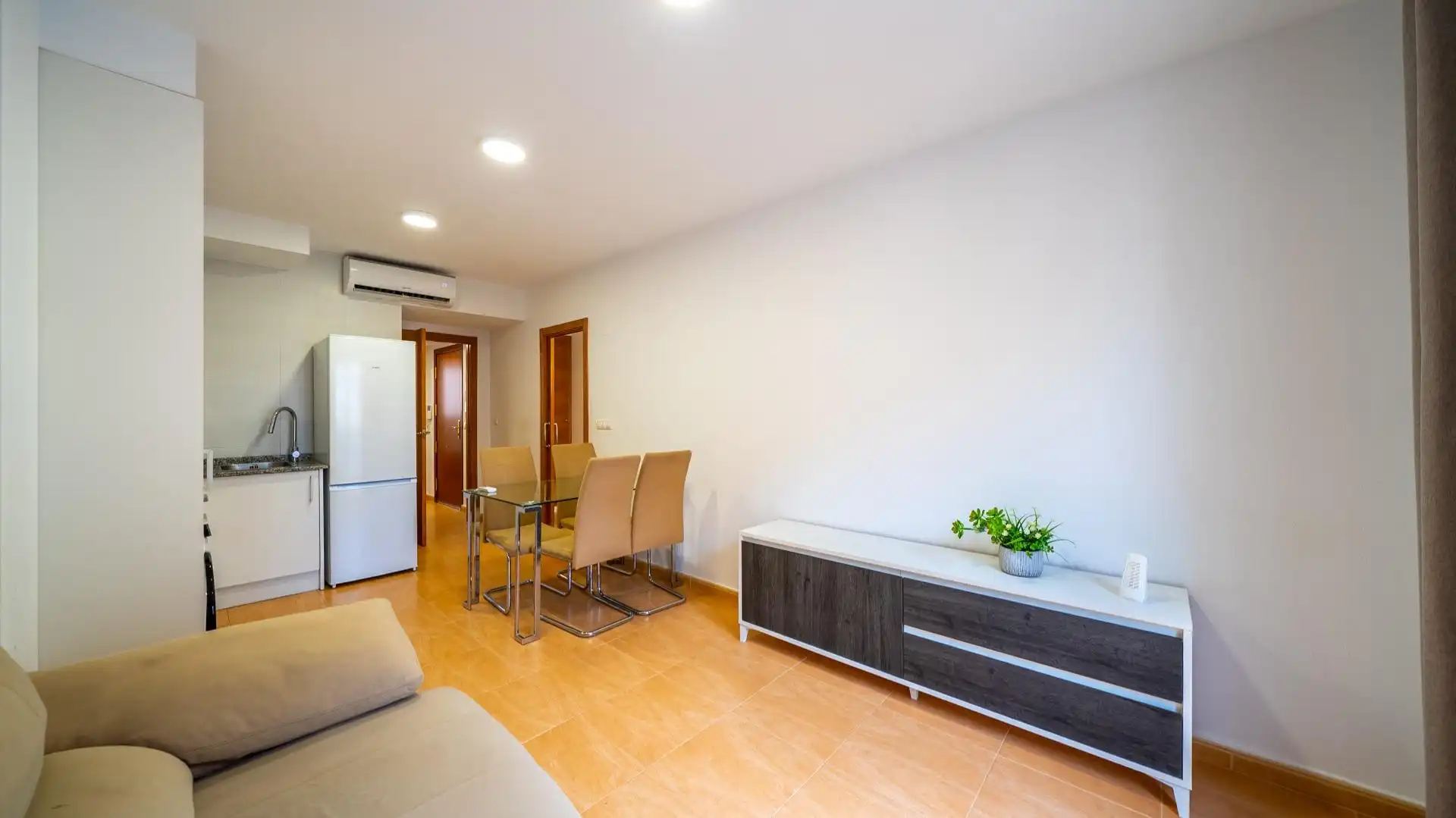 Sala de estar de Apartamento en venta en Alicante / Alacant con Aire acondicionado, Calefacción y Amueblado
