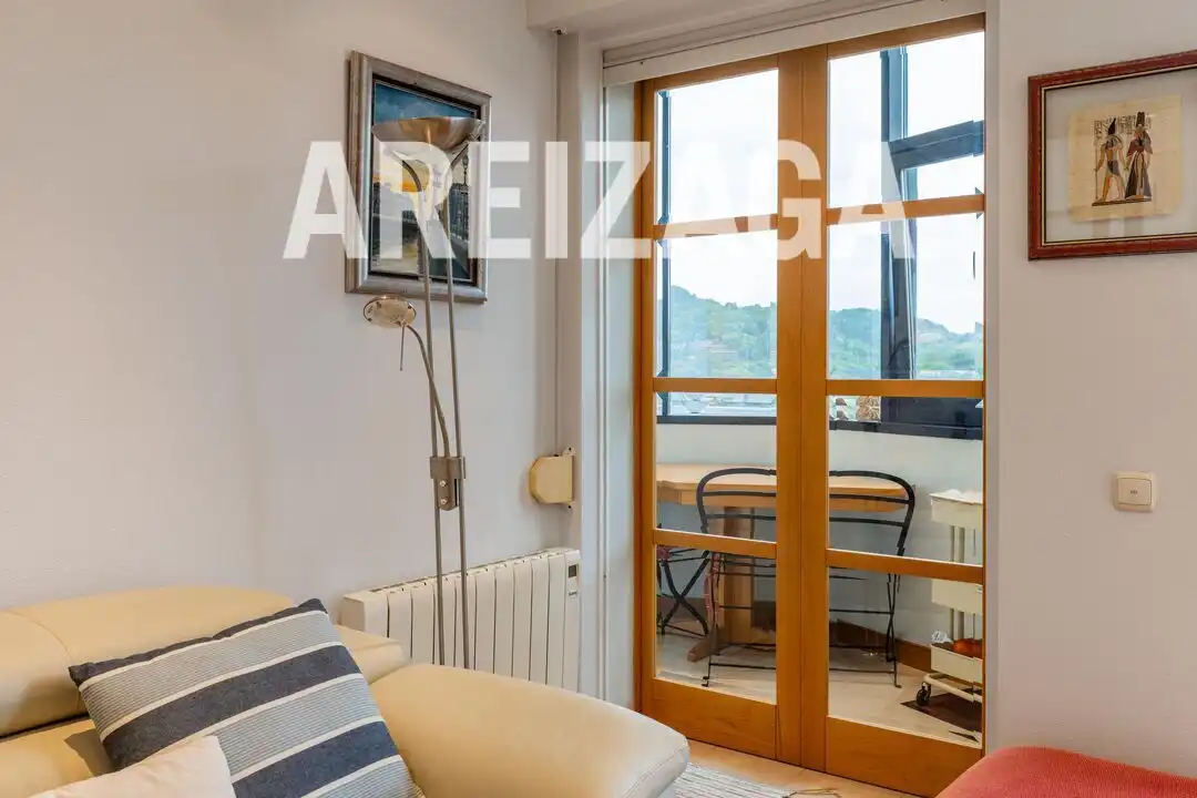 Habitación de Piso en venta en Donostia - San Sebastián  con Calefacción, Terraza y Trastero