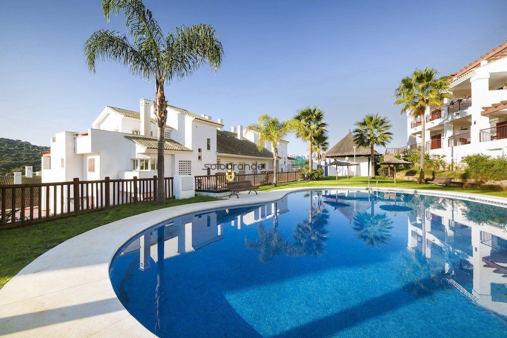 Swimming pool of Apartment to rent in La Alcaidesa  with Air Conditioner, Heating and Terrace