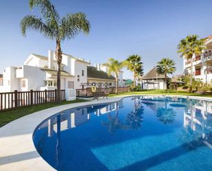 Piscina de Apartament de lloguer en La Alcaidesa amb Aire condicionat, Calefacció i Terrassa