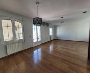 Sala d'estar de Àtic en venda en Baza amb Aire condicionat, Calefacció i Terrassa