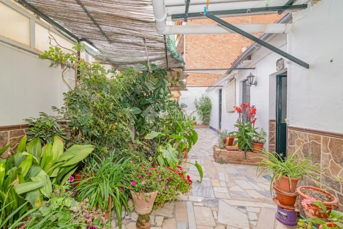 Jardí de Casa adosada en venda en Loja amb Aire condicionat, Terrassa i Traster