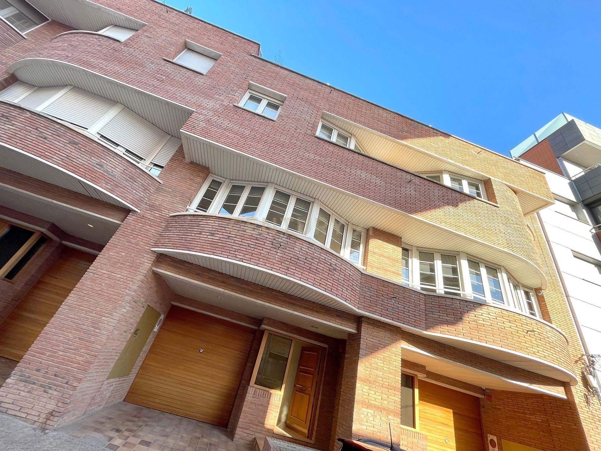 Vista exterior de Casa o xalet en venda en Manresa amb Aire condicionat, Calefacció i Terrassa