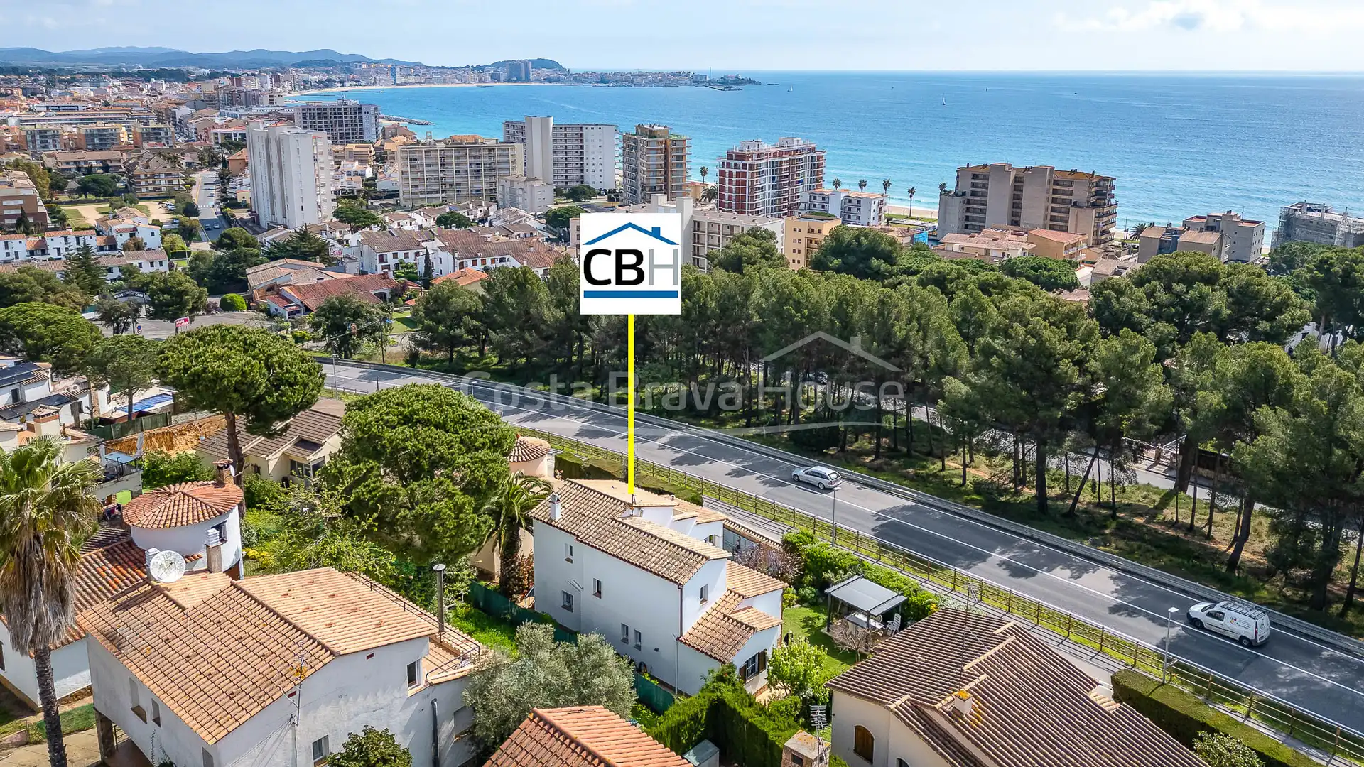 Casa amb jardí en venda a Carrer Fragata