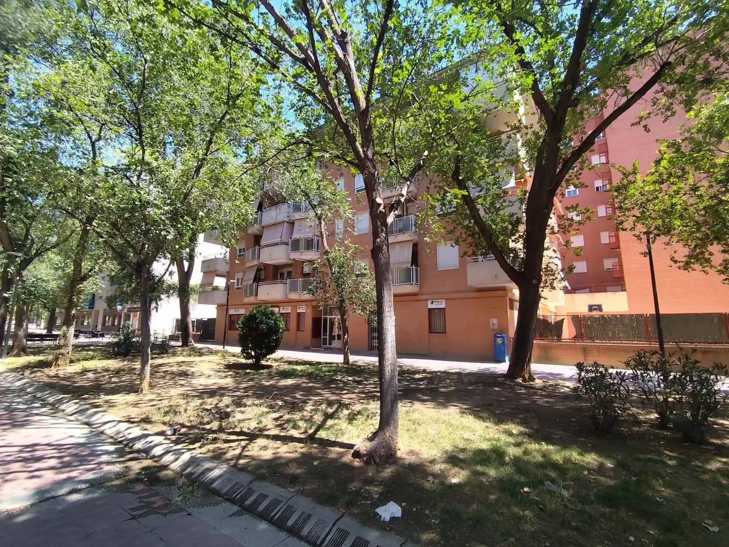 Vista exterior de Pis de lloguer en Zaragoza amb Calefacció, Terrassa i Moblat