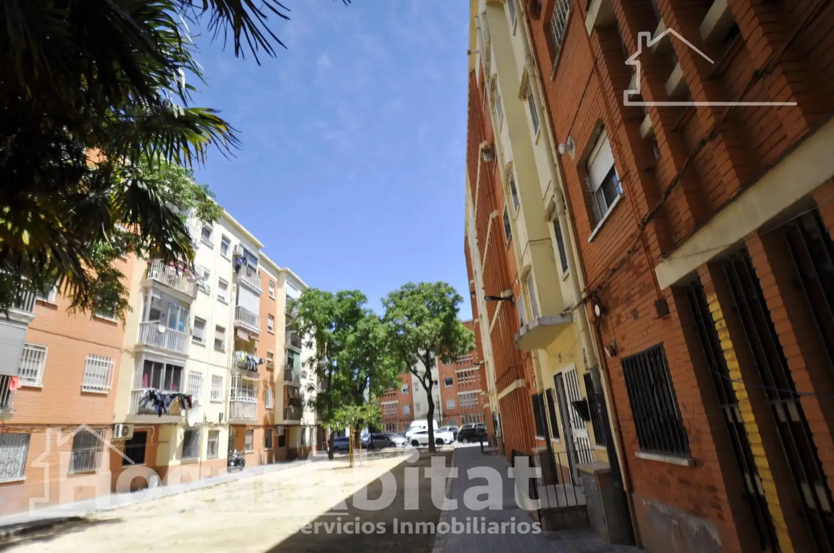 Außenansicht von Wohnung zum Verkauf in Valencia mit Klimaanlage, Heizung und Balkon