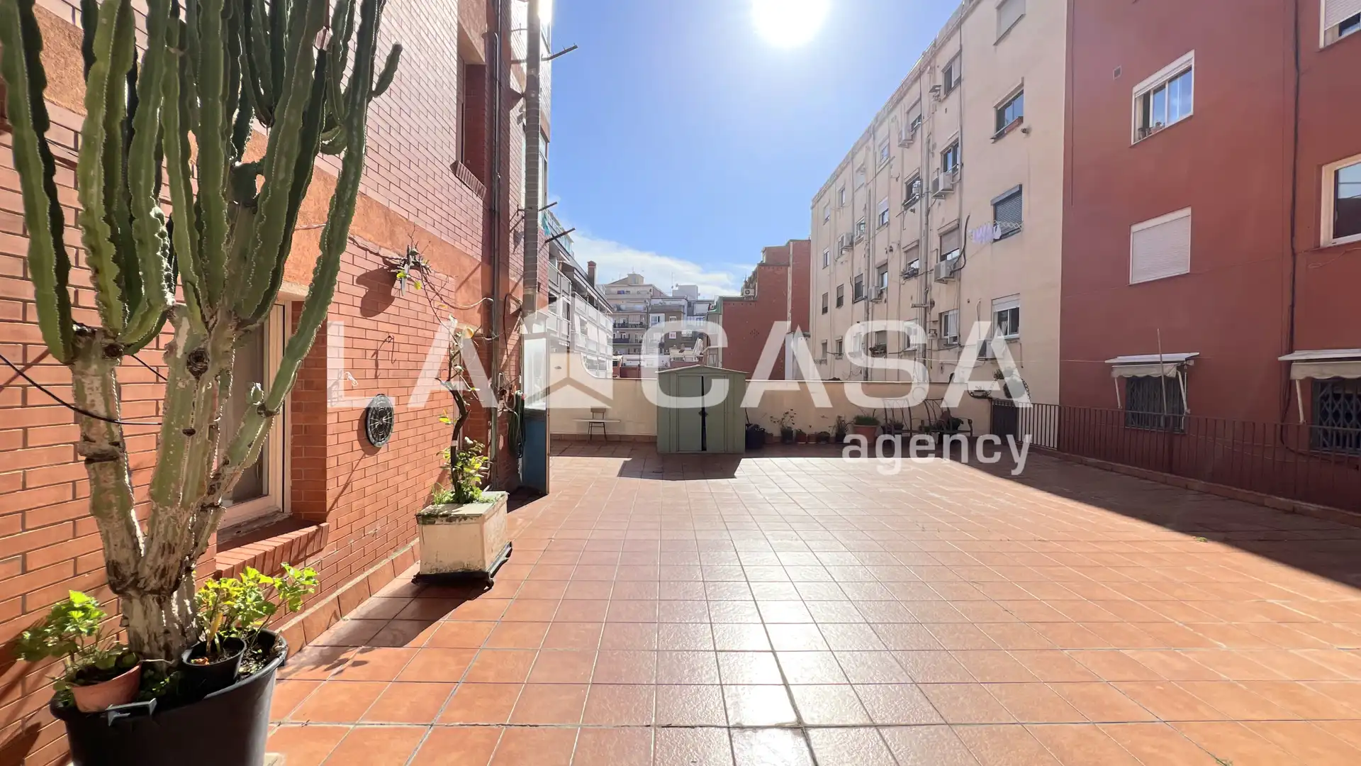 Exterior view of Flat for sale in  Barcelona Capital  with Heating and Terrace