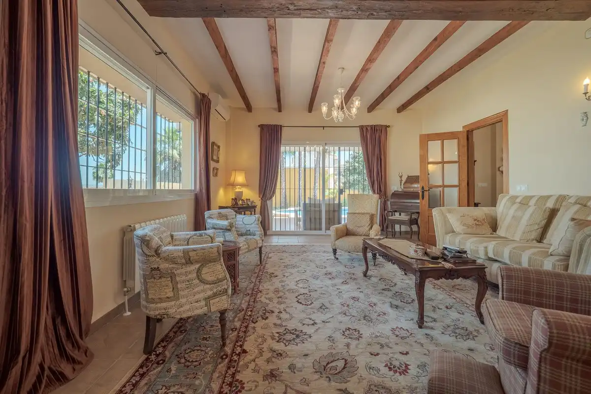 Sala de estar de Casa o chalet en venta en Alhaurín El Grande con Aire acondicionado, Calefacción y Jardín privado