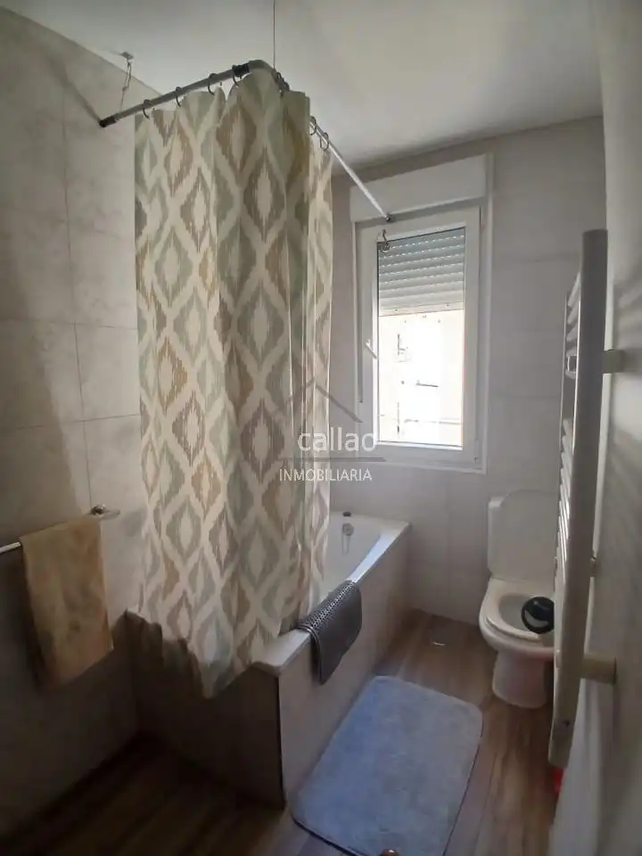 Habitación de Piso de alquiler en Ferrol con Calefacción y Amueblado