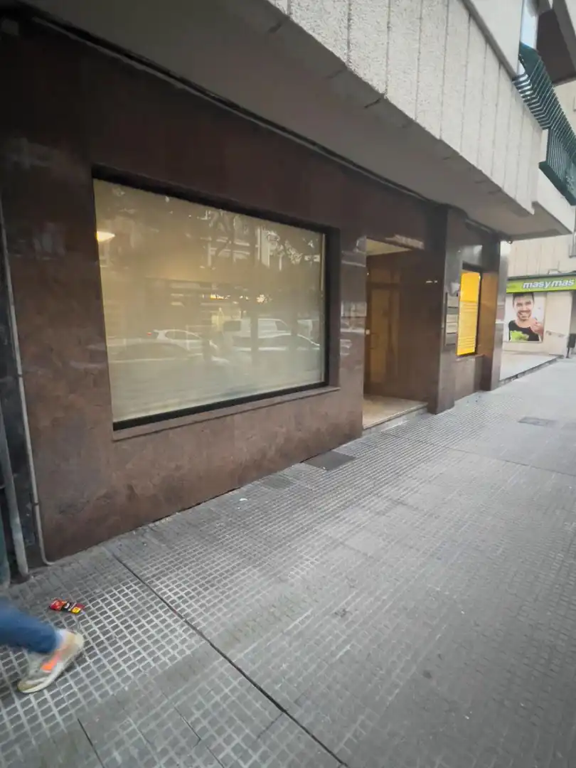 Local comercial en venda a Covadonga, imagen 2