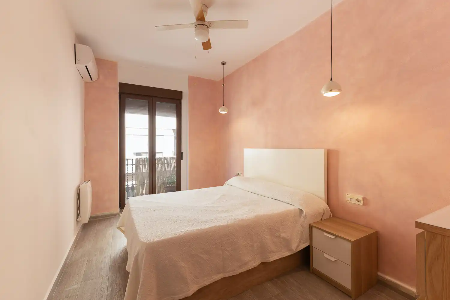 Schlafzimmer von Wohnung zur Miete in Valencia mit Klimaanlage, Heizung und Parkett