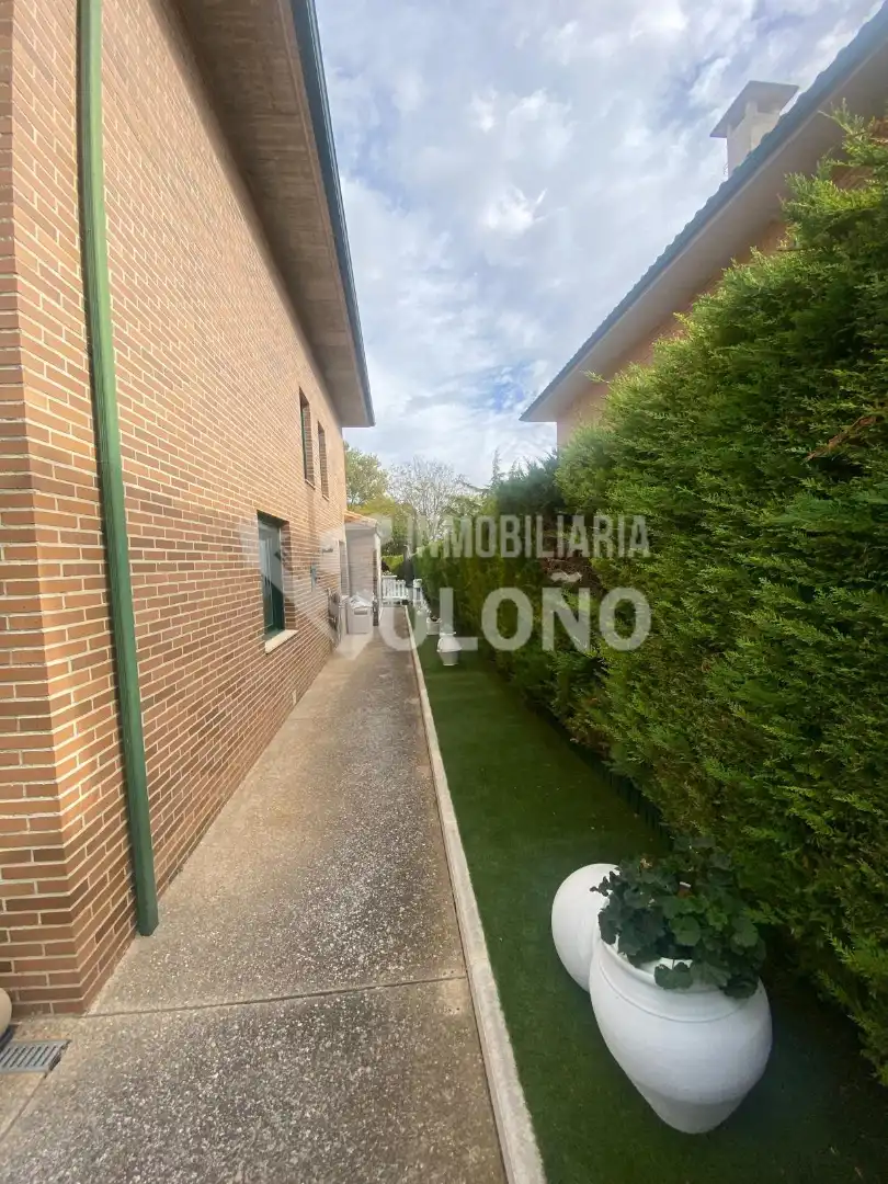 Vista exterior de Casa o xalet en venda en Ollauri amb Calefacció, Jardí privat i Terrassa