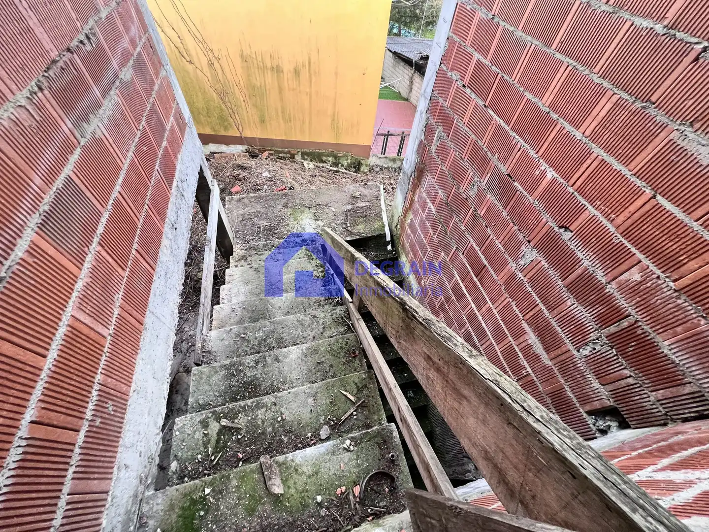 Casa adosada en venda en Oviedo  amb Jardí privat