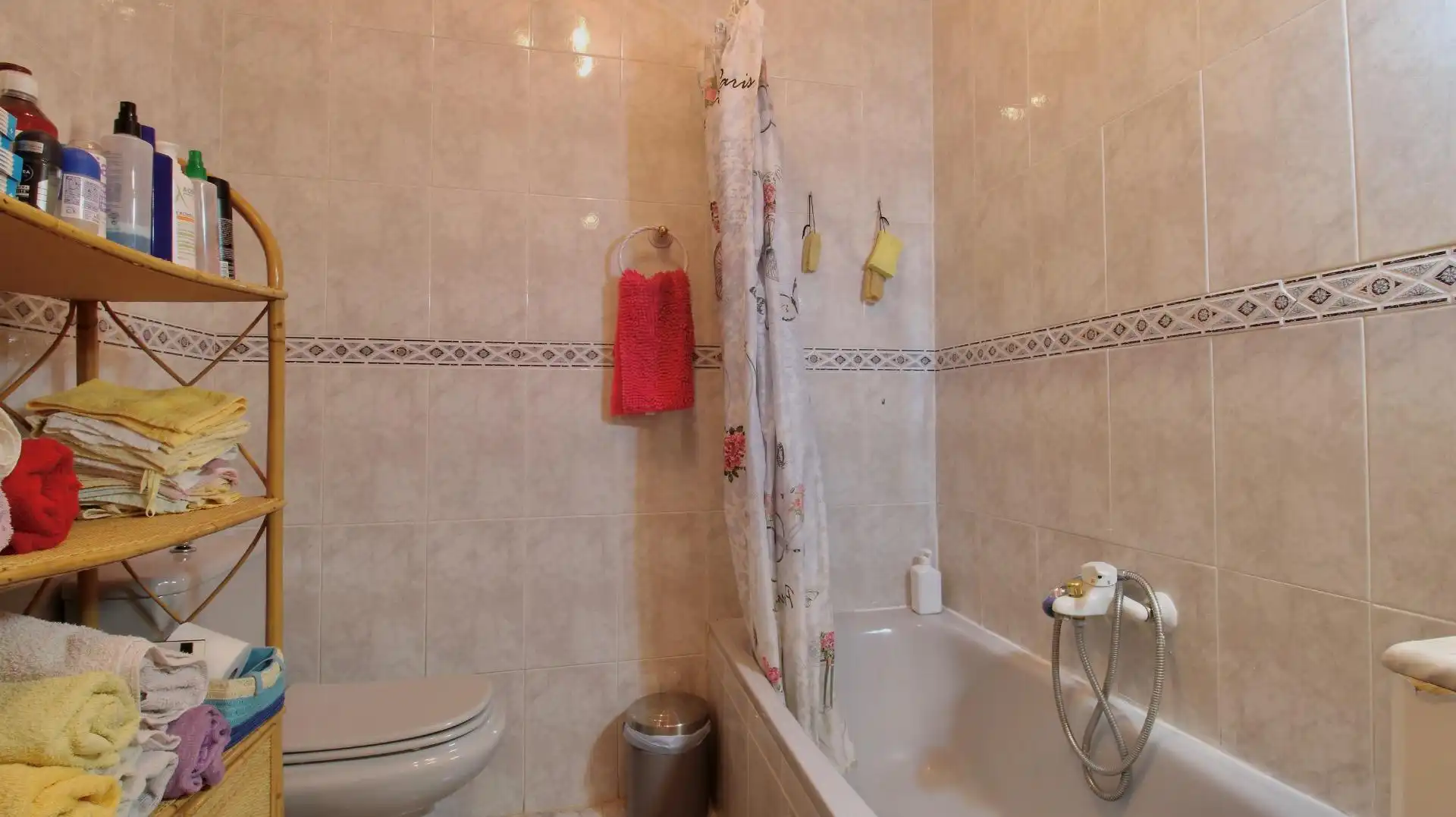 Bany de Pis en venda en Granada amb Balcó