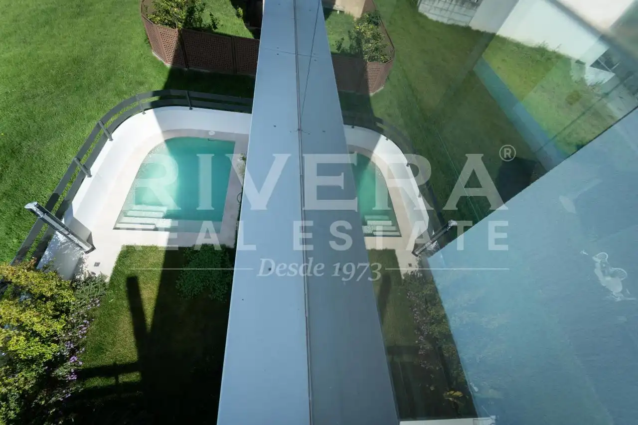 Piscina de Casa adosada en venta en Vigo  con Calefacción y Jardín privado