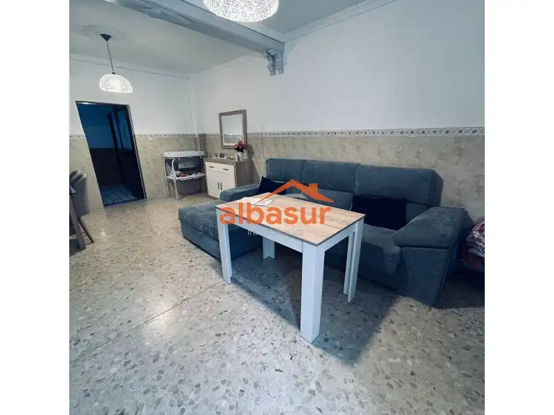 Vista exterior de Casa o xalet en venda en Fernán-Núñez amb Aire condicionat, Terrassa i Moblat