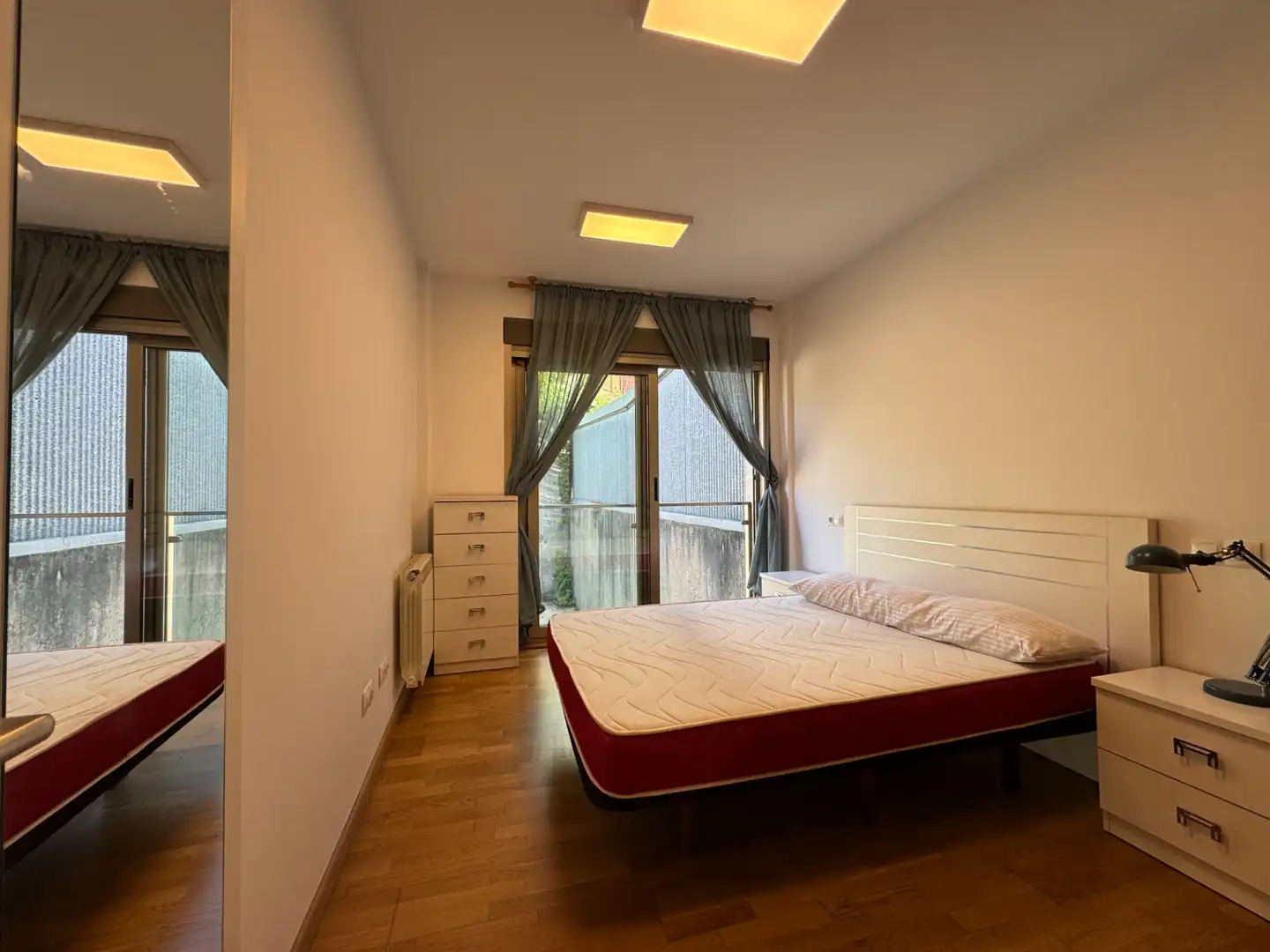Habitación de Apartamento de alquiler en Santiago de Compostela  con Calefacción, Trastero y Amueblado