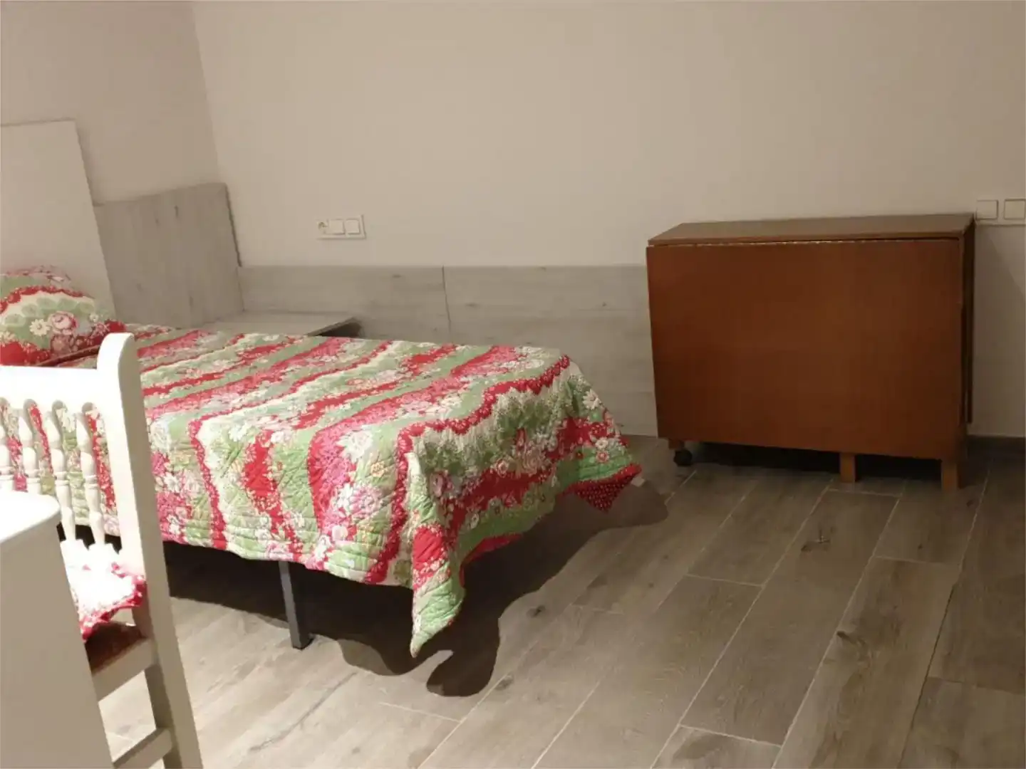 Dormitori de Pis de lloguer en Vic amb Aire condicionat i Balcó