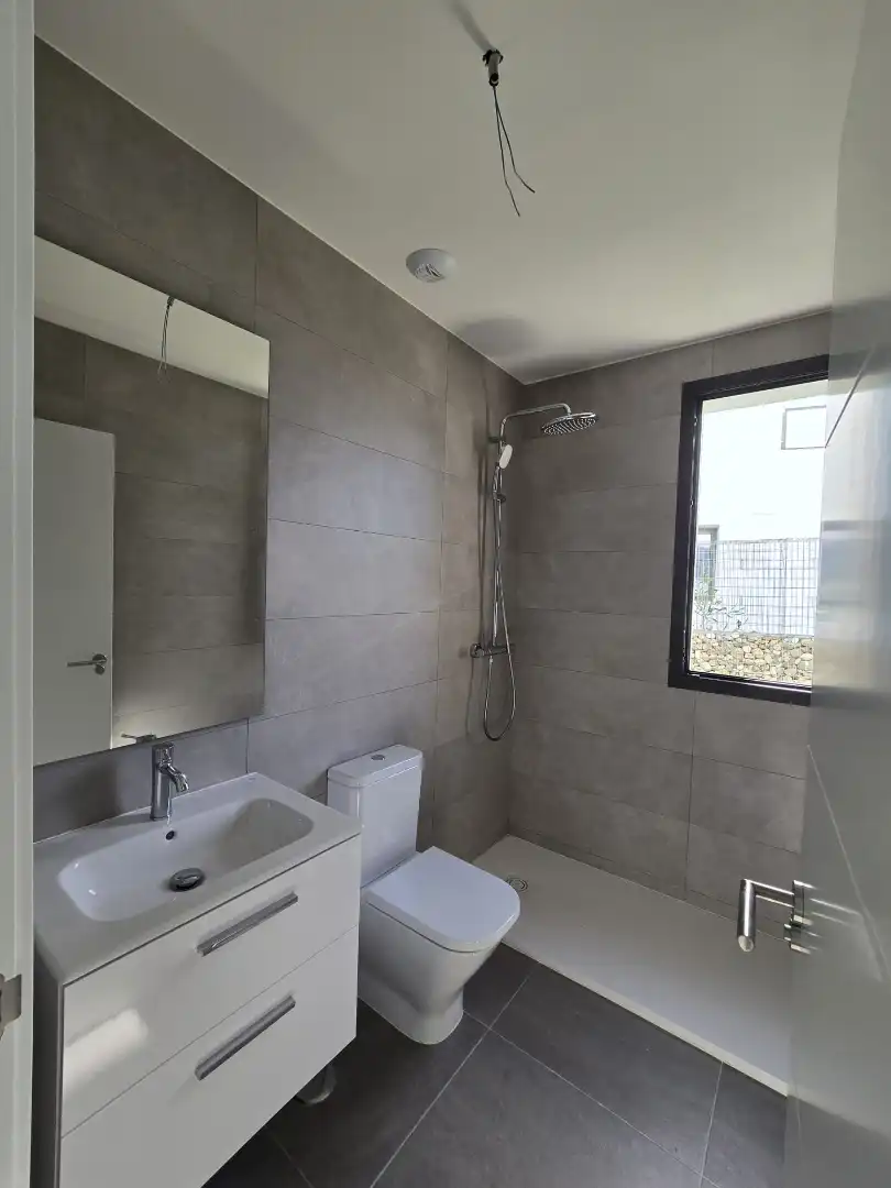 Baño de Casa adosada en venta en Mijas con Aire acondicionado, Jardín privado y Piscina comunitaria