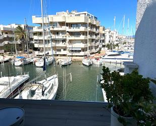 Vista exterior de Casa adosada en venda en Empuriabrava amb Aire condicionat, Calefacció i Terrassa